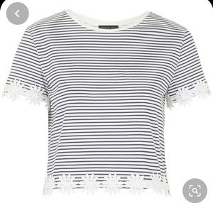 Forever 21. Daisy Flower crop.